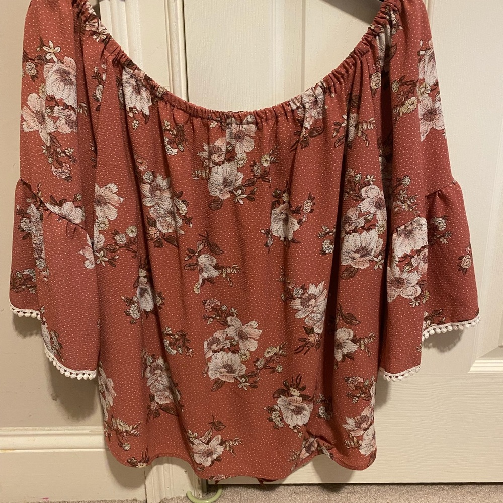 Cute Spring-Summer Off-Shoulder Top - Picture 2 of 4
